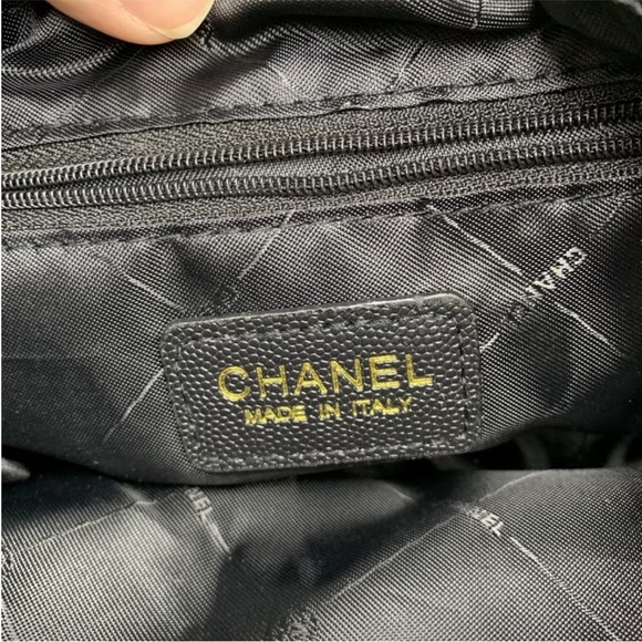 GWP Chanel Black Quilted Shoulder Bag with Gold Accents - Picture 5 of 10